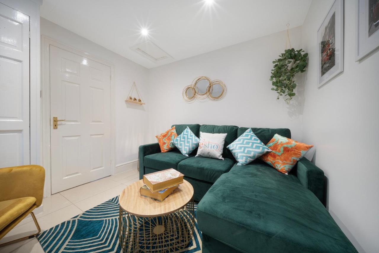 1 Bed House, Free Parking, 15 Minutes From Cheltenham Races 格洛斯特 外观 照片