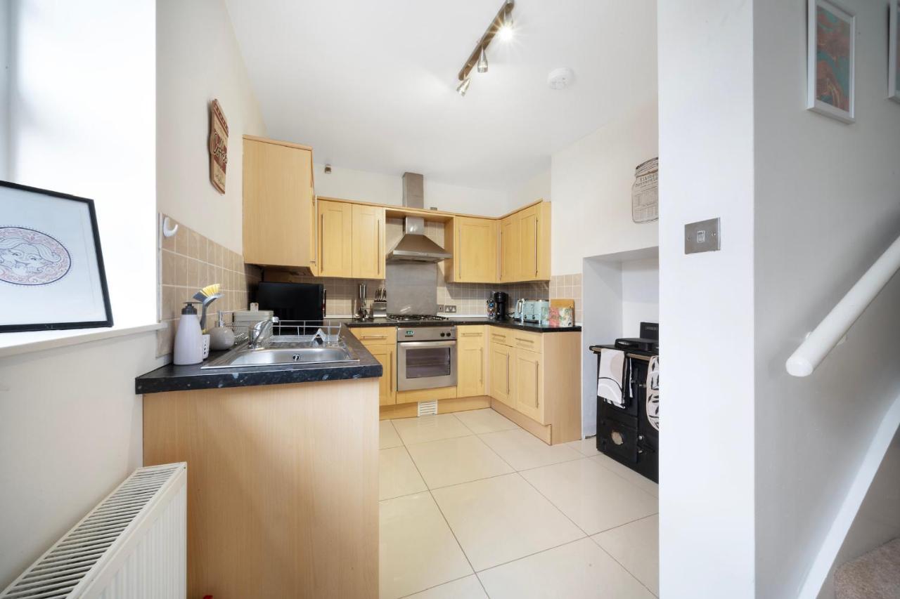 1 Bed House, Free Parking, 15 Minutes From Cheltenham Races 格洛斯特 外观 照片