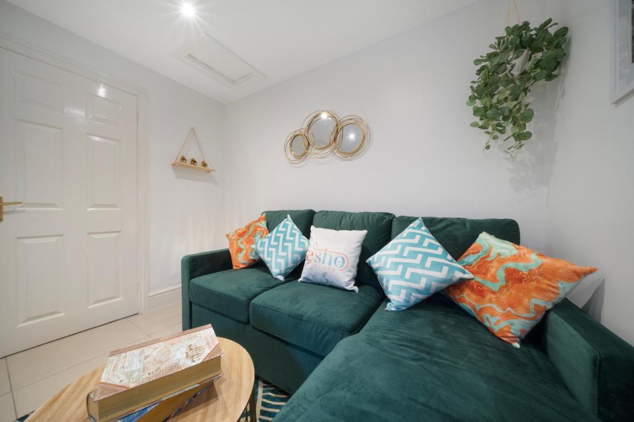 1 Bed House, Free Parking, 15 Minutes From Cheltenham Races 格洛斯特 外观 照片