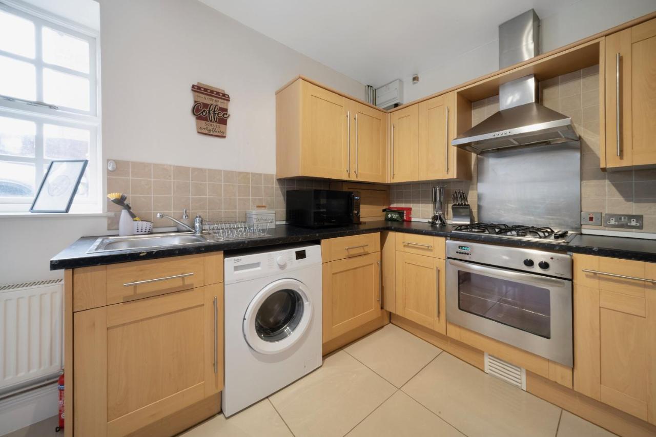 1 Bed House, Free Parking, 15 Minutes From Cheltenham Races 格洛斯特 外观 照片