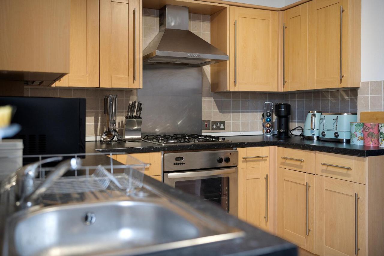 1 Bed House, Free Parking, 15 Minutes From Cheltenham Races 格洛斯特 外观 照片