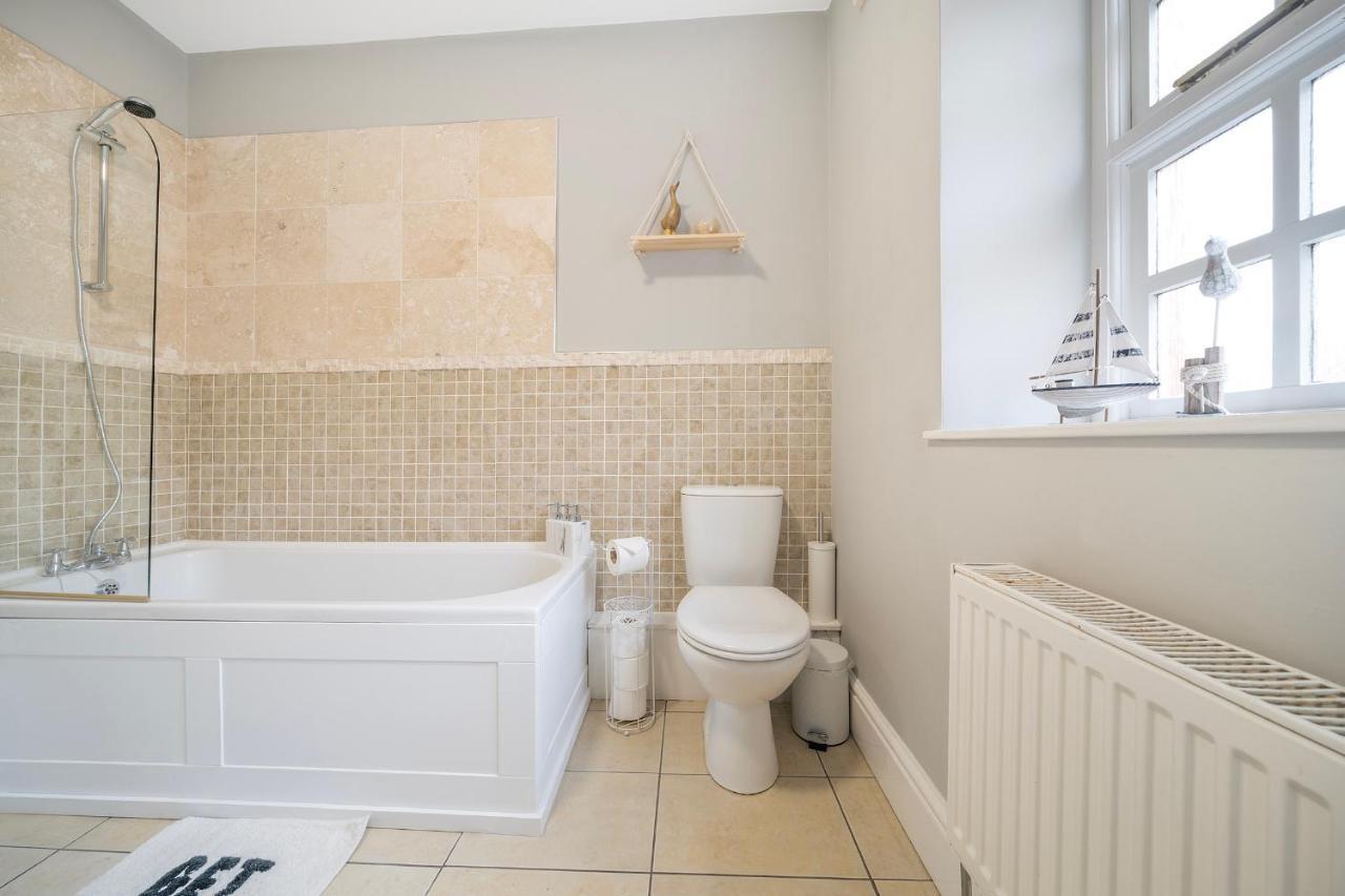 1 Bed House, Free Parking, 15 Minutes From Cheltenham Races 格洛斯特 外观 照片